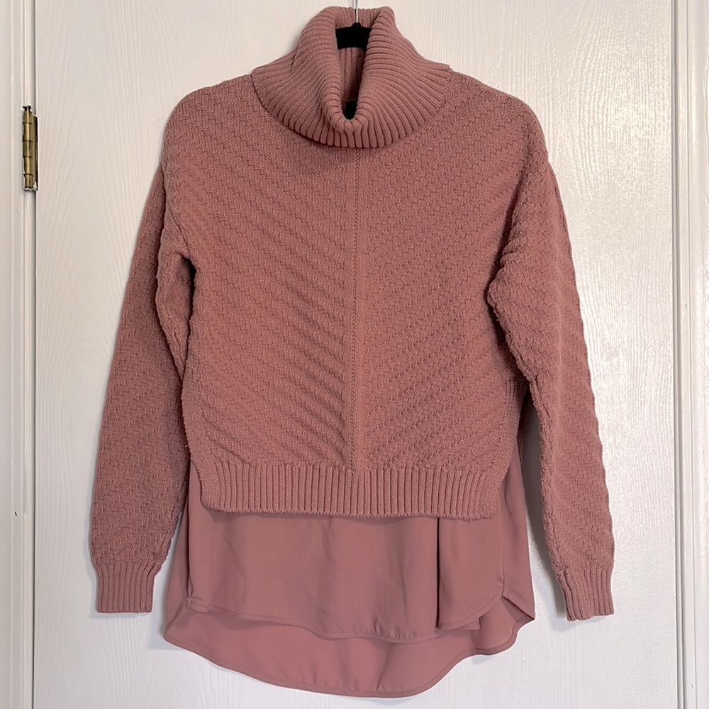 Turtleneck sweater with layered attached float tank